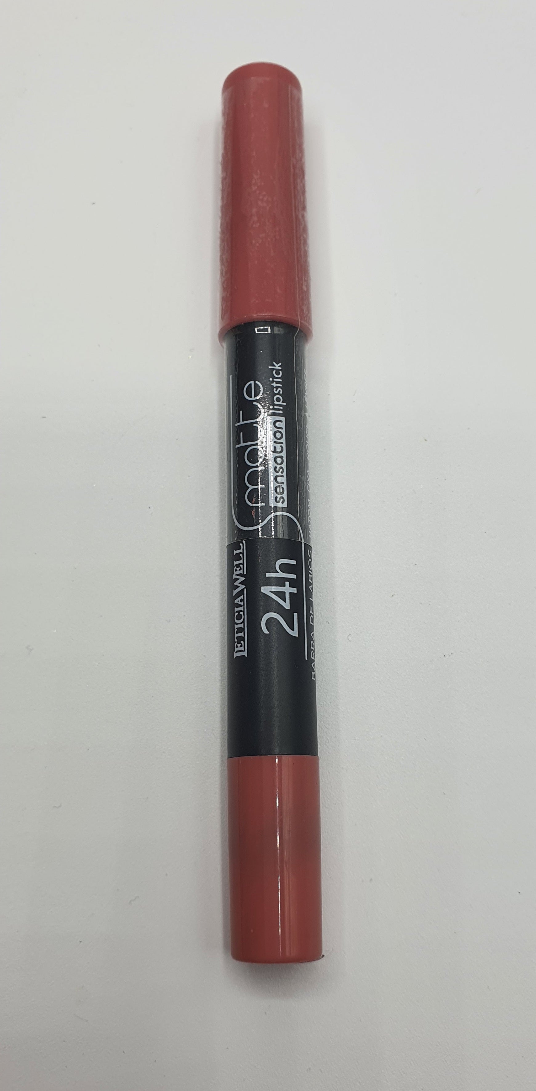 Crayon rouge a lèvres sensation matte 24h Leticia Well ref 11267